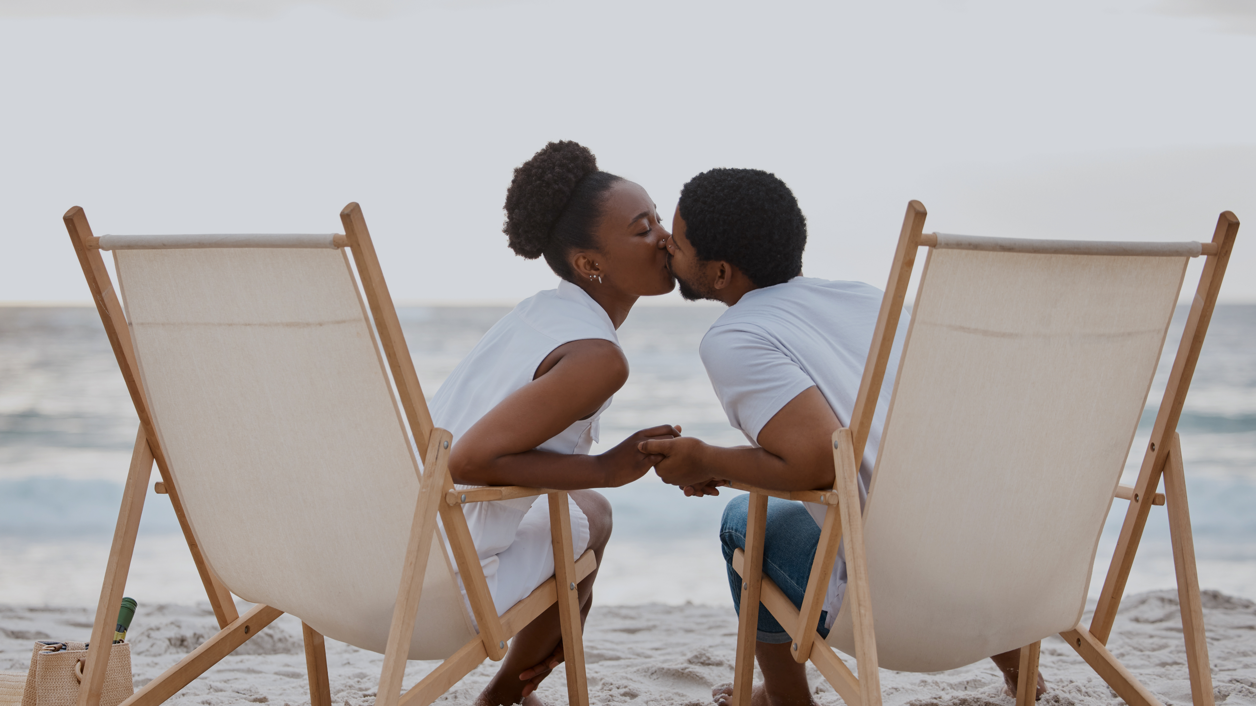 Couple enjoying anniversary trip funded through Honeyfund